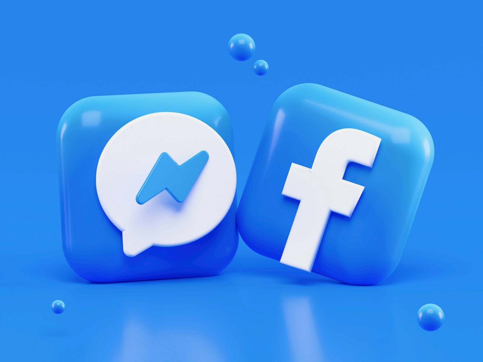 Minh họa quy trình chuyển đổi khách hàng từ Facebook sang Zalo mà không mất ngữ cảnh hội thoại